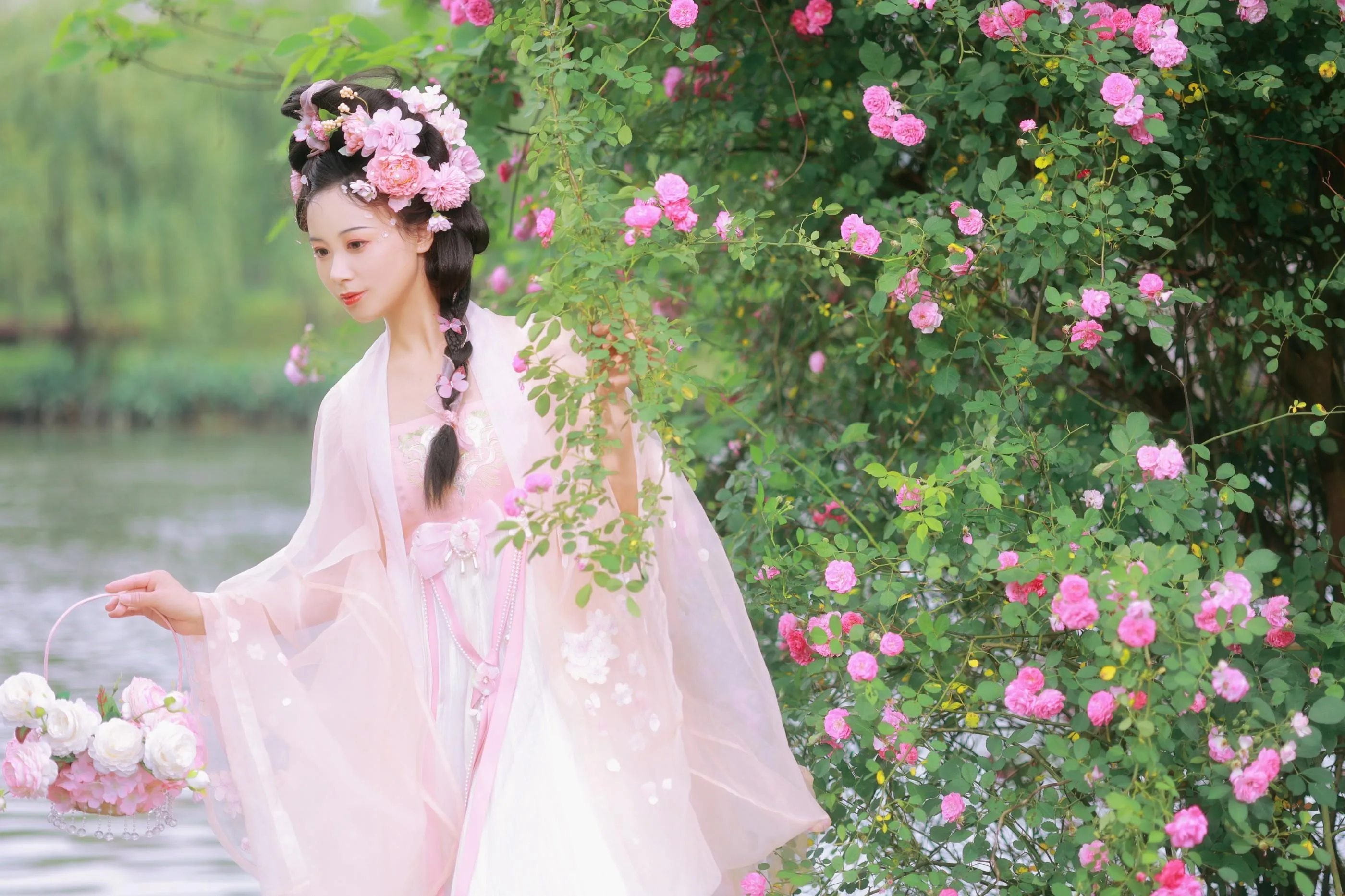 [艺图语] 2022.06.18 蔷薇花神 笑笑 [35P]插图7
